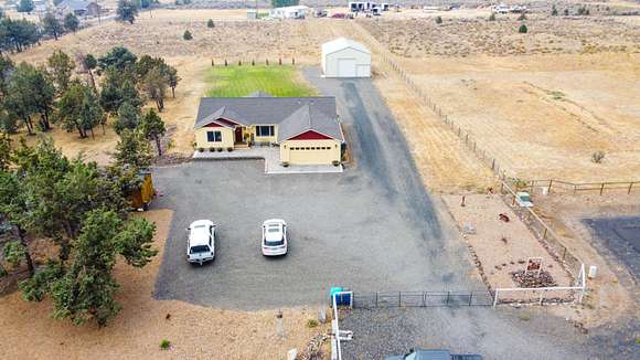 4.43 Acres of Residential Land with Home for Sale in Prineville, Oregon