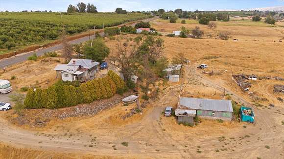 27.05 Acres of Agricultural Land with Home for Sale in Grandview, Washington