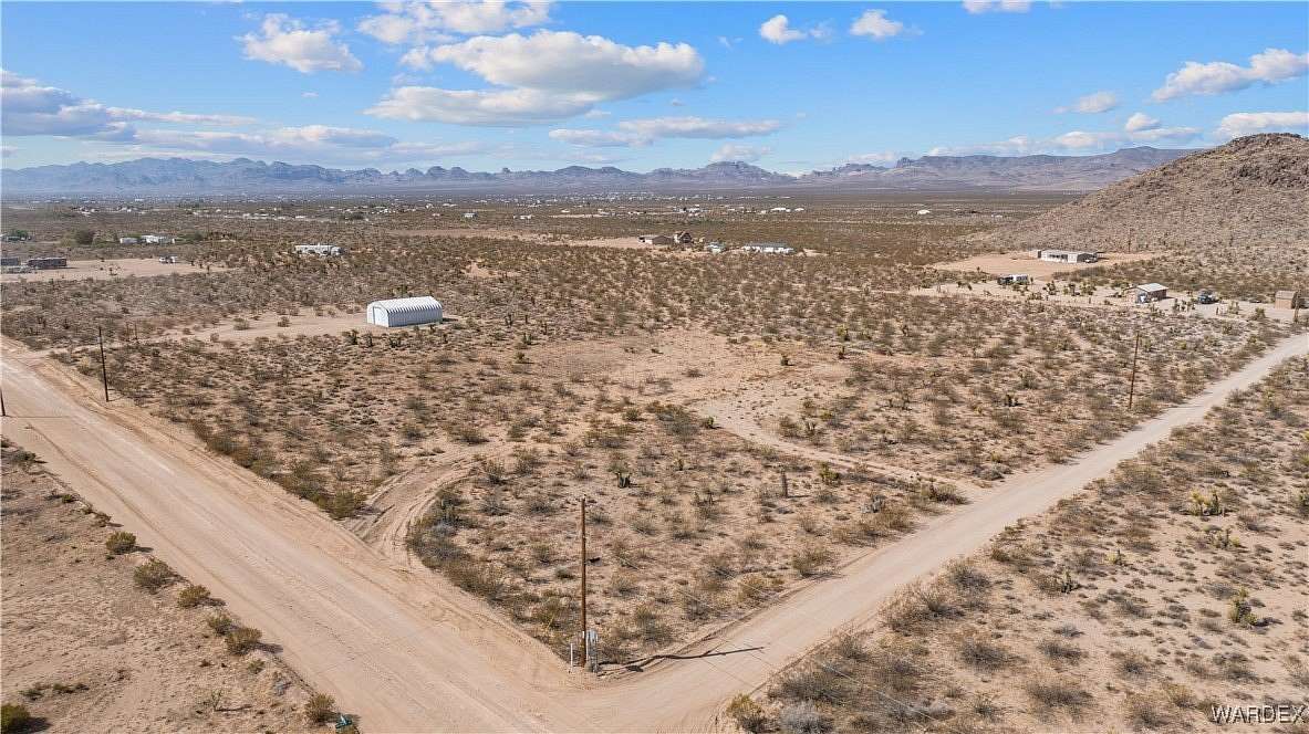 4.42 Acres of Land for Sale in Golden Valley, Arizona