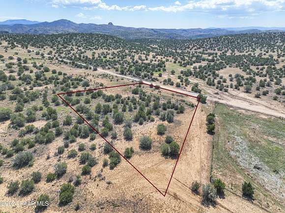 2 Acres of Residential Land for Sale in Paulden, Arizona