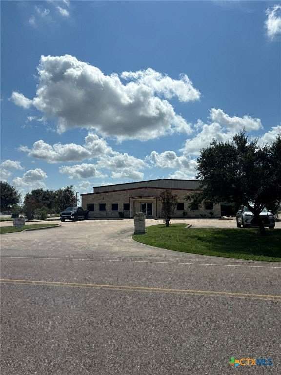 4.077 Acres of Improved Commercial Land for Sale in Victoria, Texas