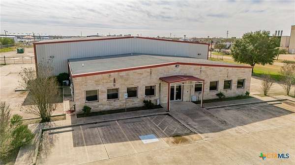 4 Acres of Improved Commercial Land for Sale in Victoria, Texas