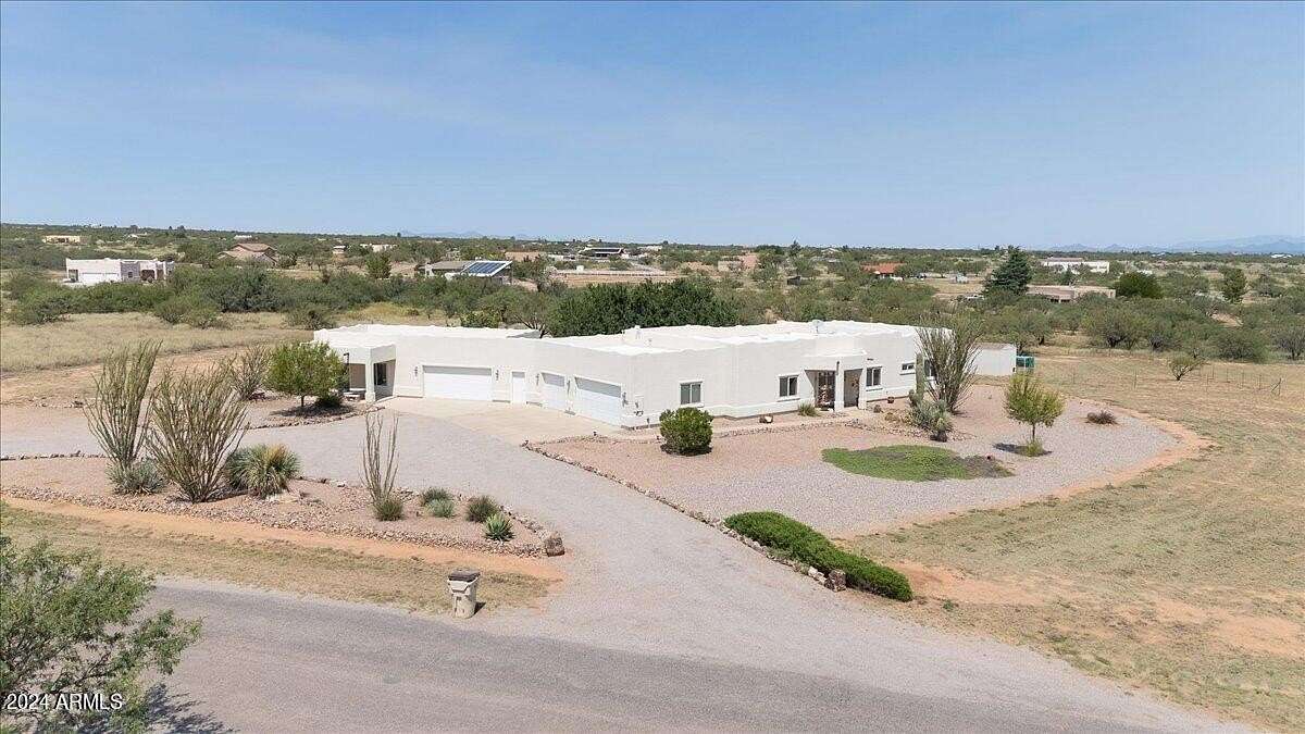 3.33 Acres of Residential Land with Home for Sale in Hereford, Arizona