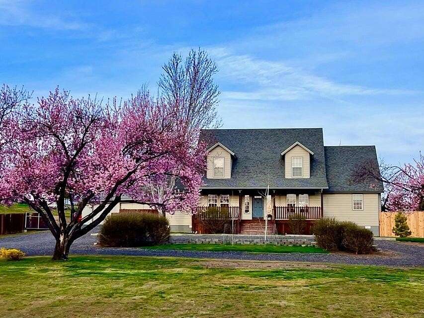 2.46 Acres of Residential Land with Home for Sale in Madras, Oregon