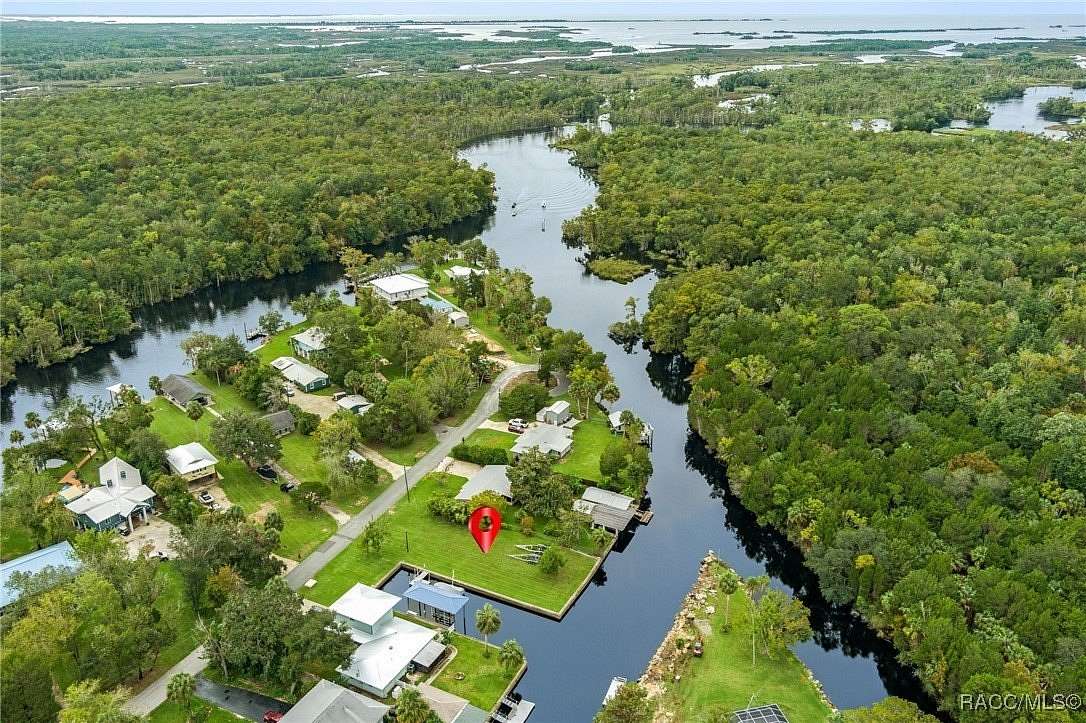 0.33 Acres of Land for Sale in Yankeetown, Florida