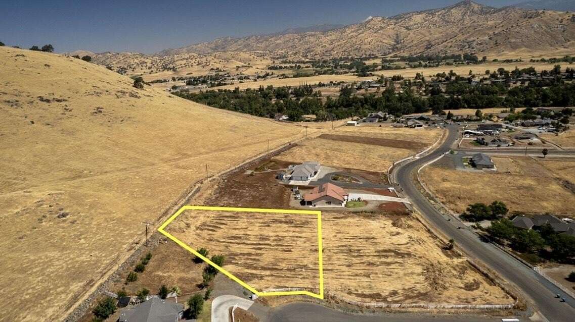 1 Acre of Residential Land for Sale in Springville, California