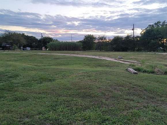 2.5 Acres of Residential Land for Sale in Venus, Texas