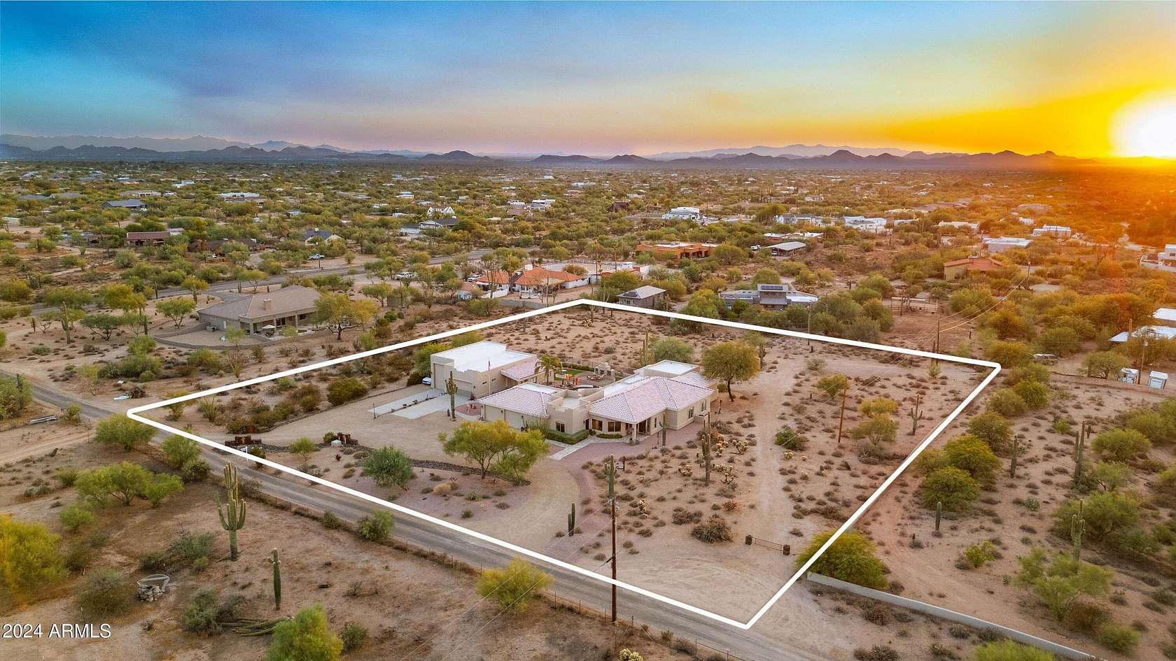 2.5 Acres of Residential Land with Home for Sale in Scottsdale, Arizona