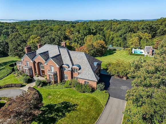 10.7 Acres of Land with Home for Sale in Briarcliff Manor, New York