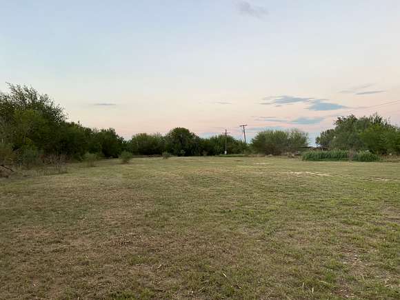 1.5 Acres of Commercial Land for Lease in Dilley, Texas