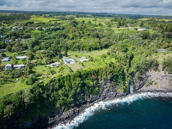 1 Acre of Residential Land with Home for Sale in Pāpaʻaloa, Hawaii