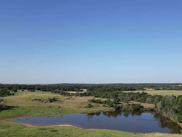 585 Acres of Land for Sale in Bray, Oklahoma