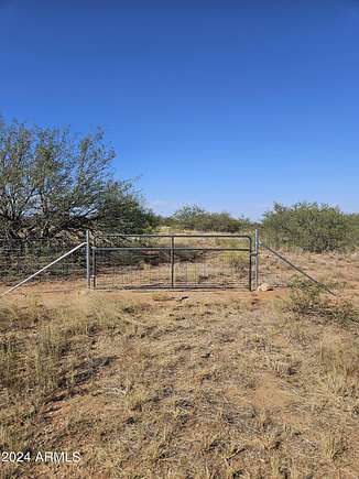 7.27 Acres of Land for Sale in Hereford, Arizona