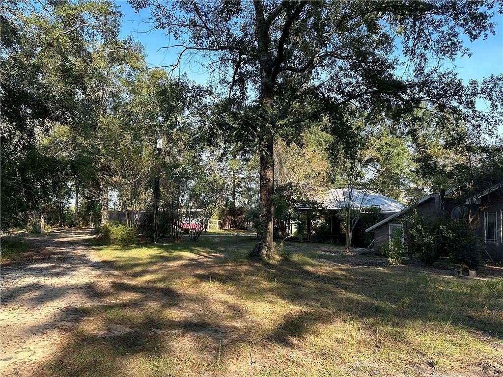 15 Acres of Land with Home for Sale in Wilmer, Alabama