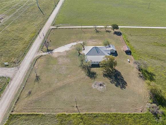 2 Acres of Commercial Land for Sale in Clifton, Texas