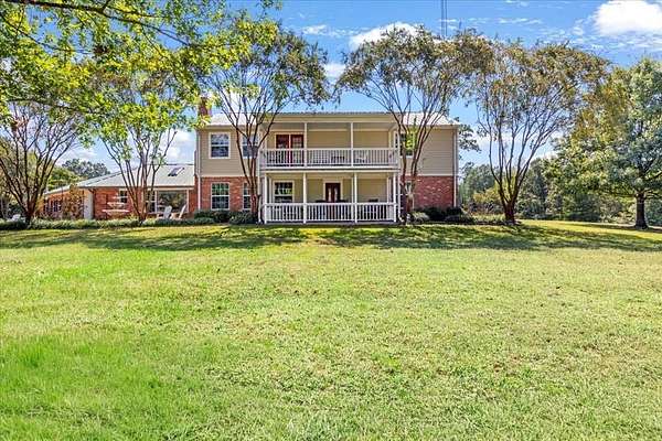 10 Acres of Residential Land with Home for Sale in Mineola, Texas