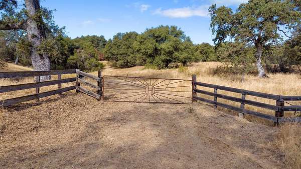 8 Acres of Land for Sale in Badger, California