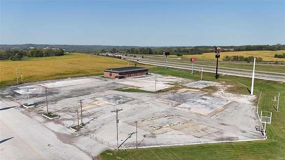 5 Acres of Improved Commercial Land for Sale in Ste. Genevieve, Missouri