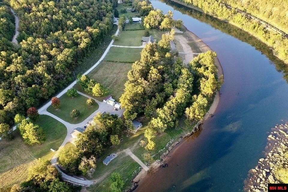 2.57 Acres of Land for Sale in Flippin, Arkansas