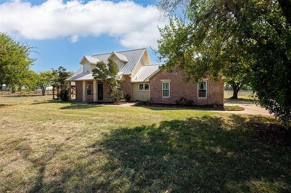 2.53 Acres of Residential Land with Home for Sale in Rhome, Texas