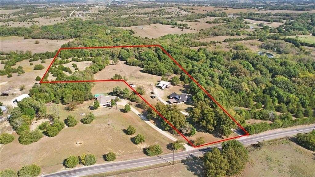 10.481 Acres of Land with Home for Sale in Farmersville, Texas