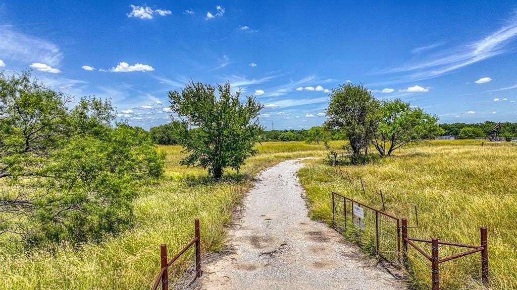 8.323 Acres of Residential Land for Sale in Paradise, Texas