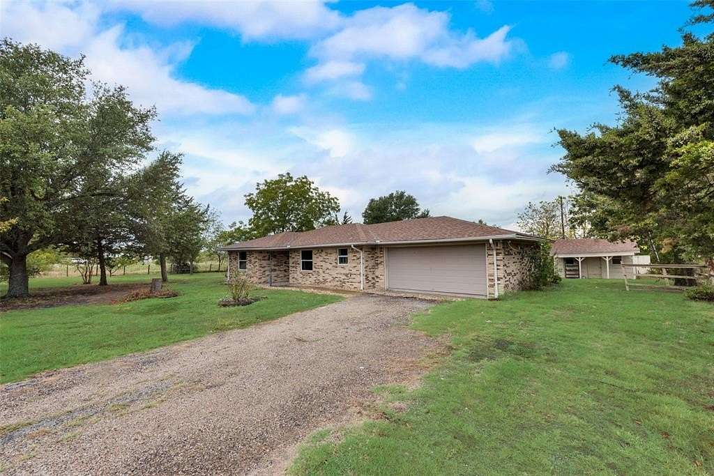 4 Acres of Residential Land with Home for Sale in Ennis, Texas