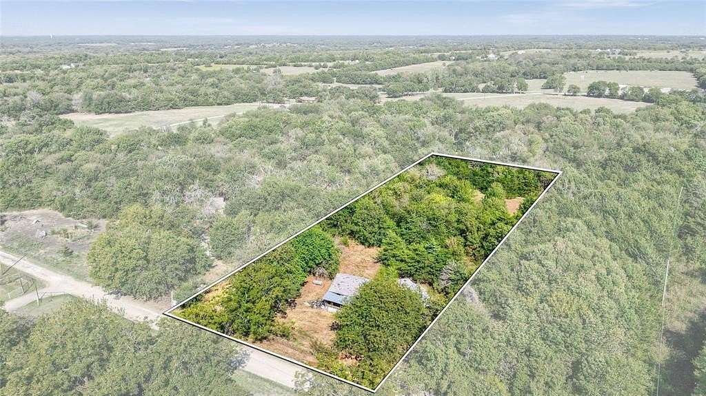 2 Acres of Residential Land for Sale in Whitewright, Texas