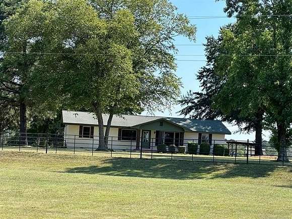 20 Acres of Land with Home for Sale in Atoka, Oklahoma