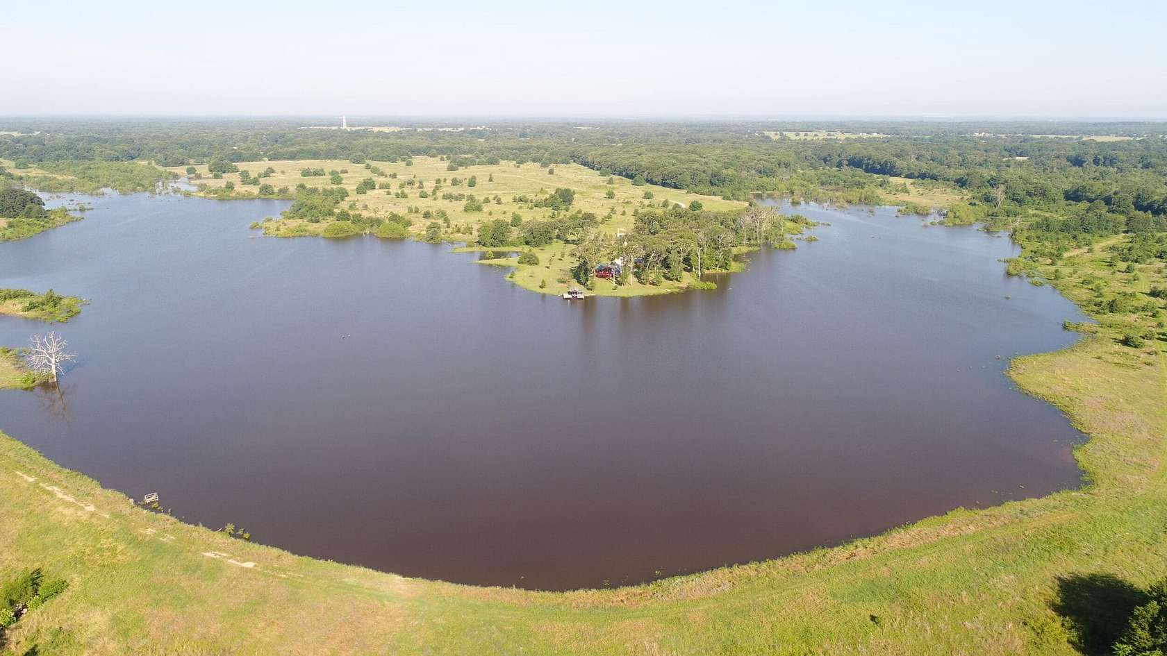 933 Acres of Land with Home for Sale in Ivanhoe, Texas