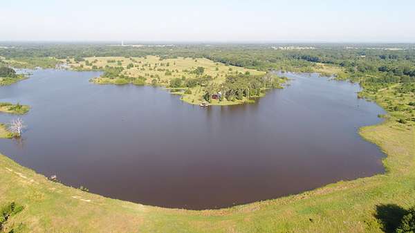 976 Acres of Land with Home for Sale in Ivanhoe, Texas