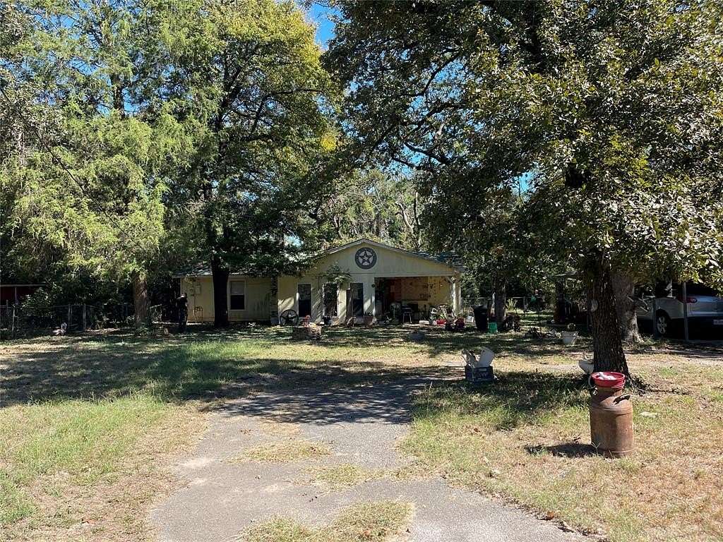 4.11 Acres of Residential Land with Home for Sale in Fairfield, Texas