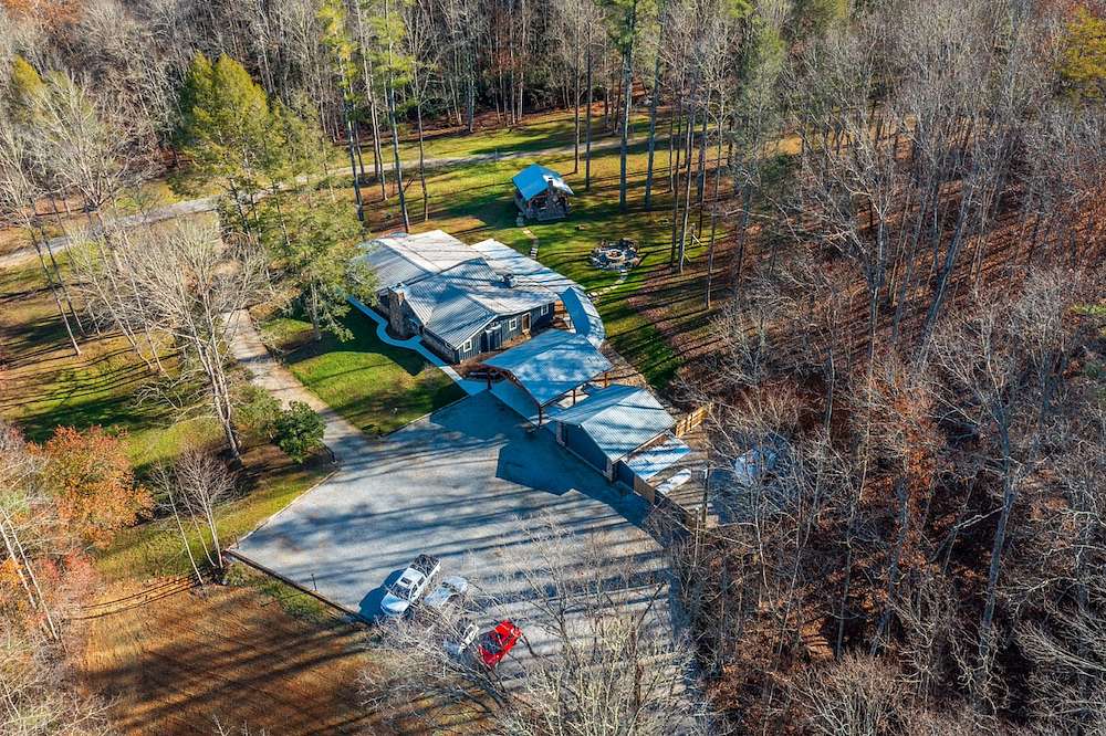 506.4 Acres of Recreational Land with Home for Sale in Walland, Tennessee LandSearch