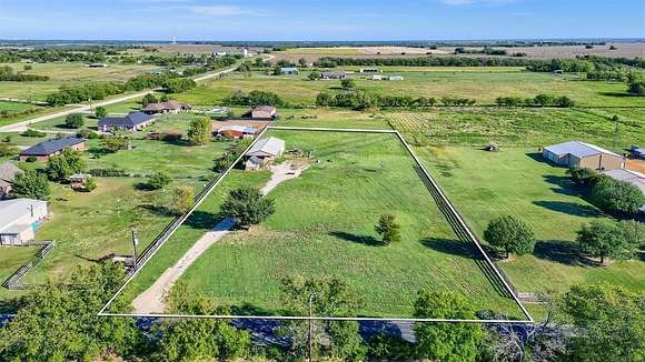 2.165 Acres of Residential Land with Home for Sale in Whitesboro, Texas