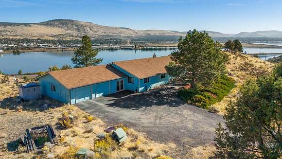 36.26 Acres of Land with Home for Sale in Klamath Falls, Oregon