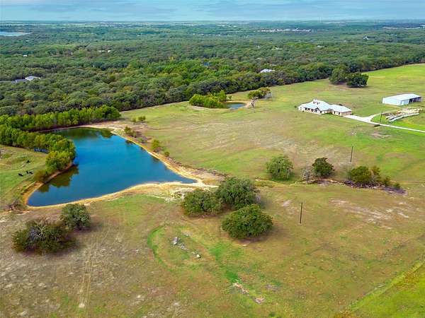 158 Acres of Agricultural Land with Home for Sale in Valley View, Texas