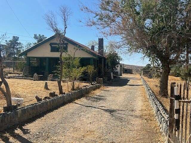 19.67 Acres of Land with Home for Sale in Pearblossom, California