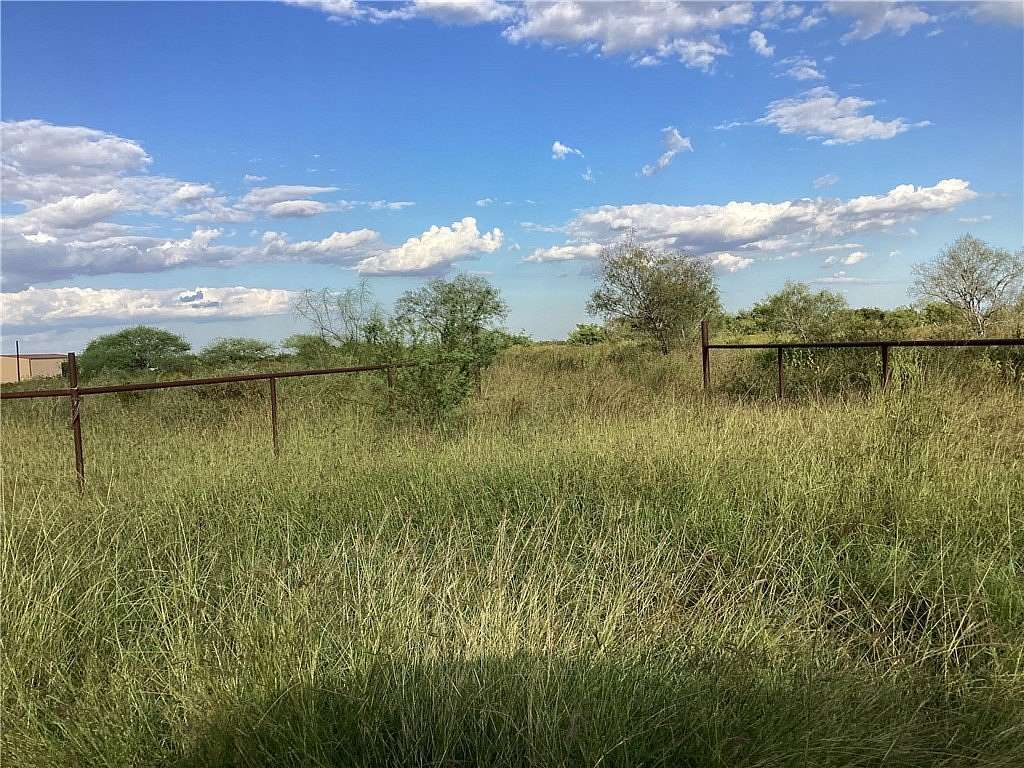 10 Acres of Land for Sale in San Diego, Texas