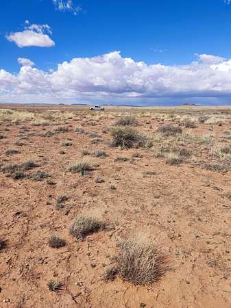 1.33 Acres of Residential Land for Sale in Sun Valley, Arizona