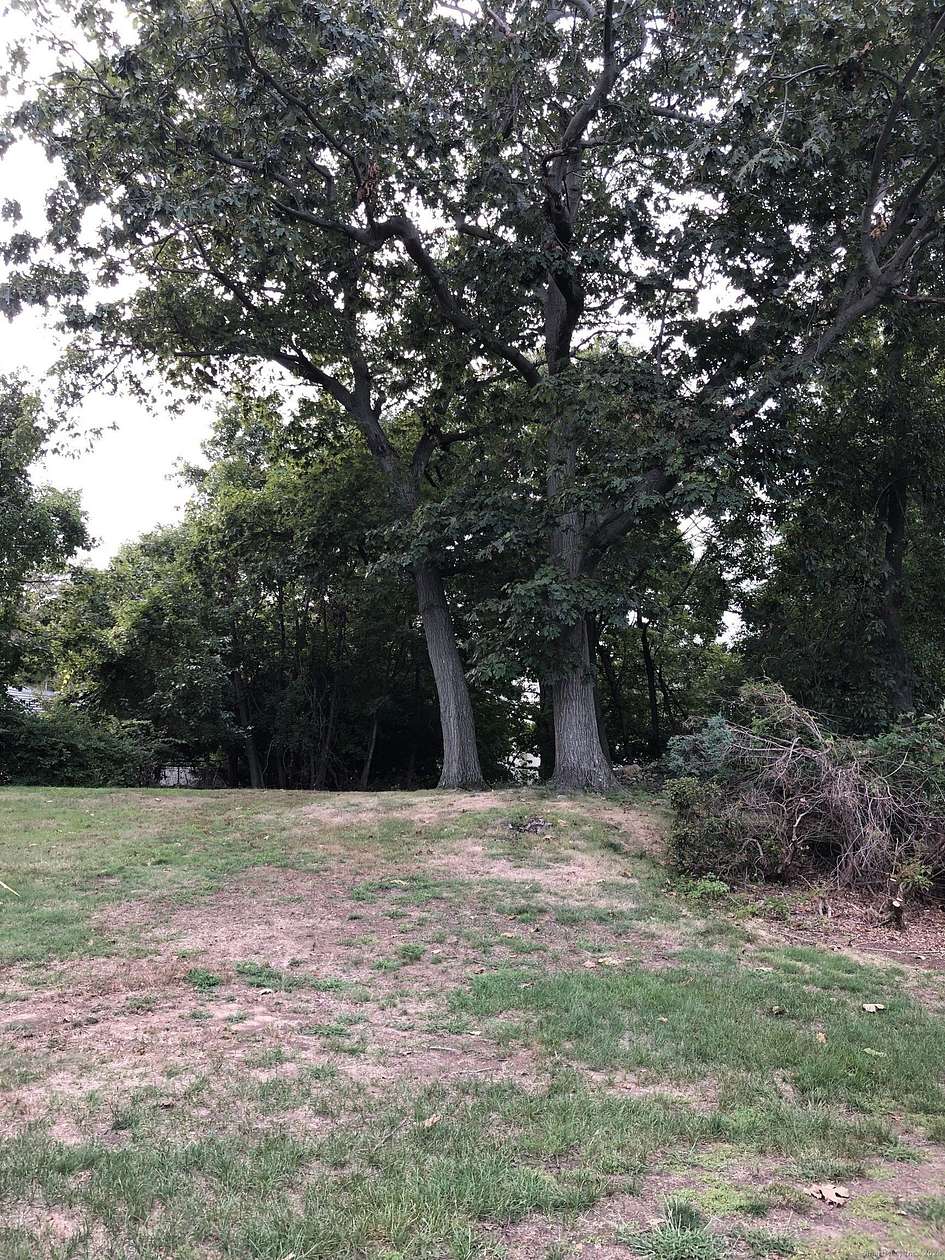 0.29 Acres of Residential Land for Sale in Milford, Connecticut