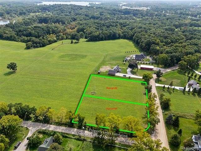 1 Acre of Residential Land for Sale in South Lyon, Michigan