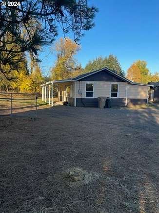 7.67 Acres of Land with Home for Sale in Sweet Home, Oregon