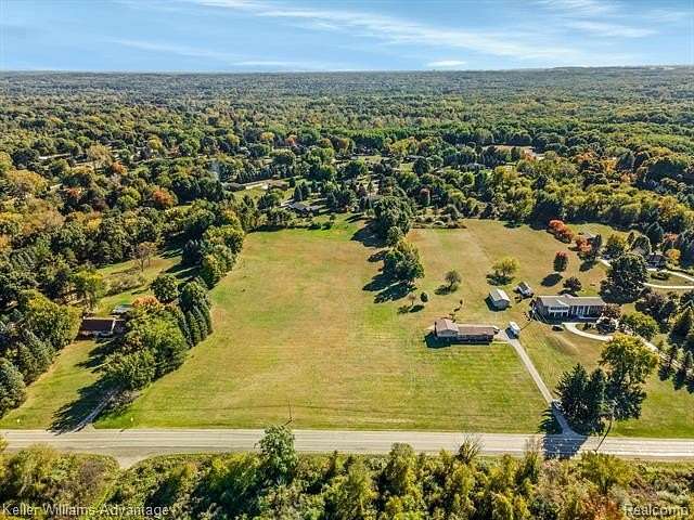 5 Acres of Residential Land for Sale in Oakland Charter Township, Michigan