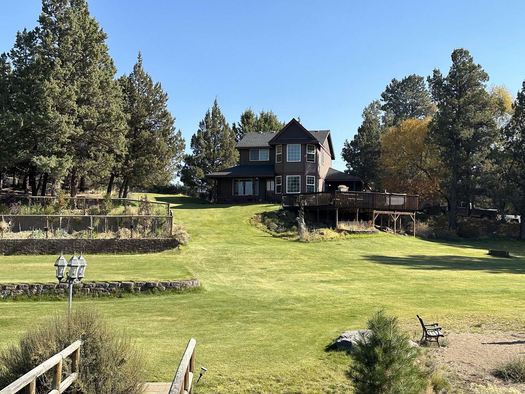 19.42 Acres of Land with Home for Sale in Bend, Oregon