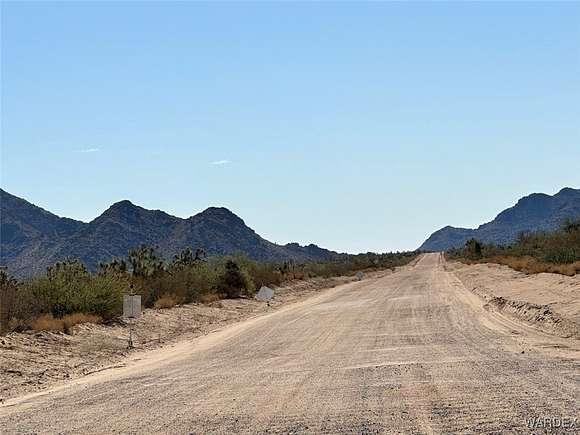 10.01 Acres of Land for Sale in Yucca, Arizona