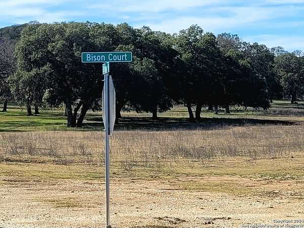5 Acres of Land for Sale in Pipe Creek, Texas