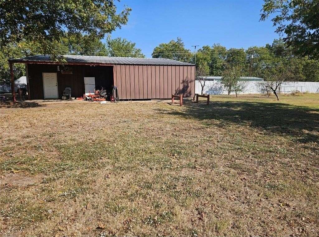 1.25 Acres of Residential Land with Home for Sale in Brookston, Texas