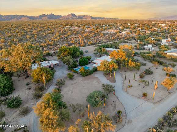 2.5 Acres of Residential Land with Home for Sale in Tucson, Arizona