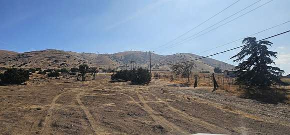 10.001 Acres of Land for Sale in Palmdale, California