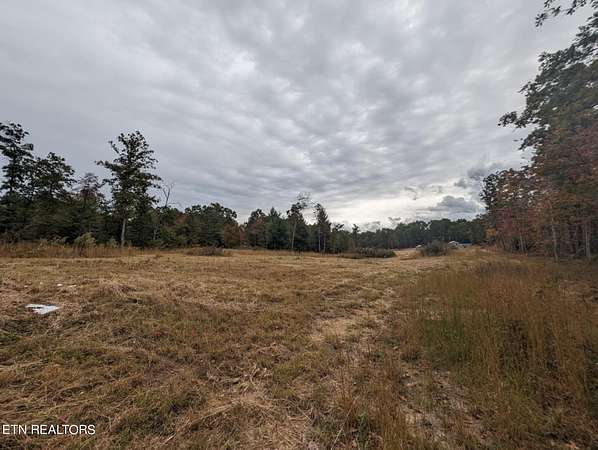 6 Acres of Residential Land for Sale in Deer Lodge, Tennessee